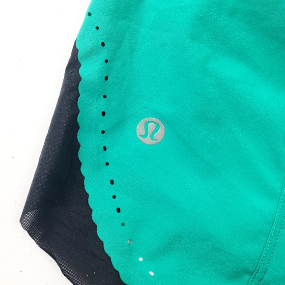 Lululemon Athletica Women's Smooth Stride Short Size 8 - Picture 3 of 5